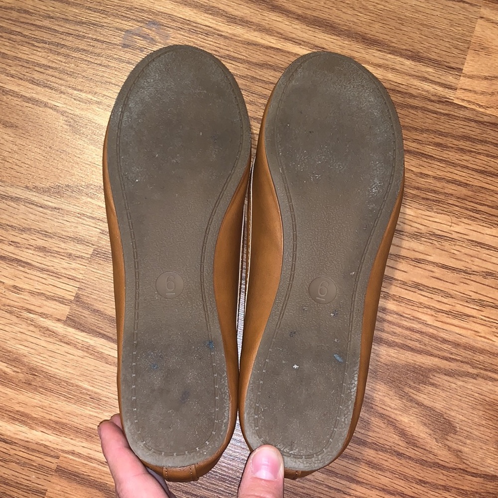Universal Thread Flats - Picture 4 of 6